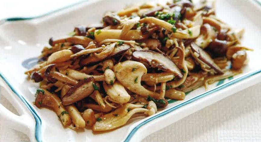 きのこ料理レシピ　いろいろきのこのガーリックソテー