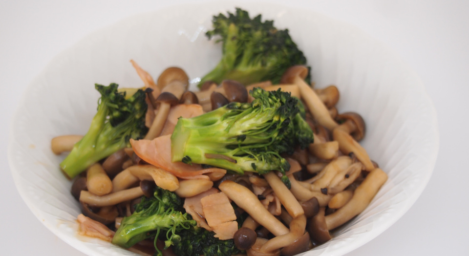 きのこ料理レシピ　いろいろきのこのガーリックソテー